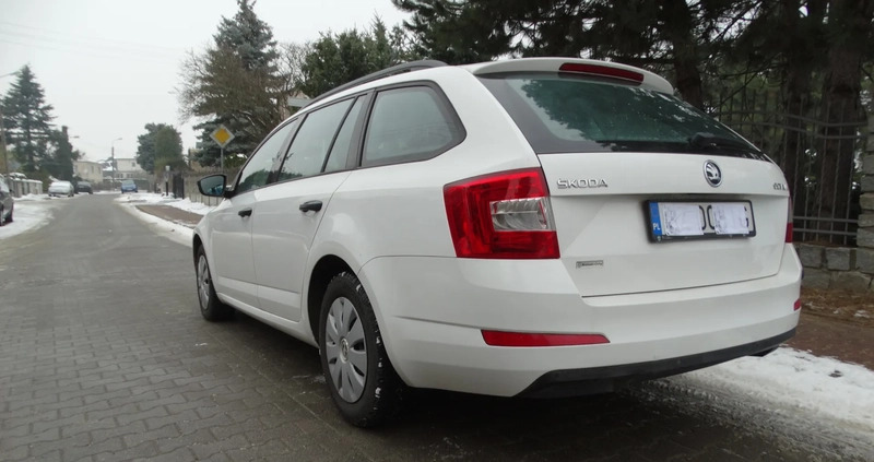 Skoda Octavia cena 36000 przebieg: 209587, rok produkcji 2016 z Poznań małe 56